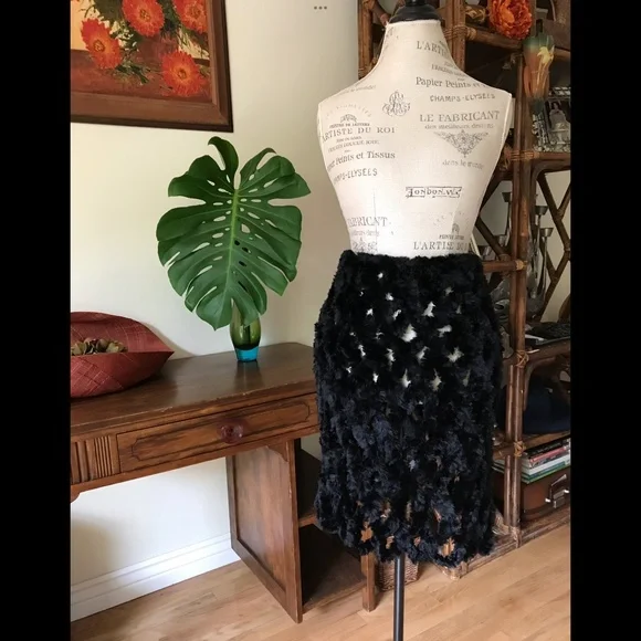 PAULA LISHMAN Hand-Knit Sheared Beaver Fur Crochet Tube Shawl - Picture 2 of 6